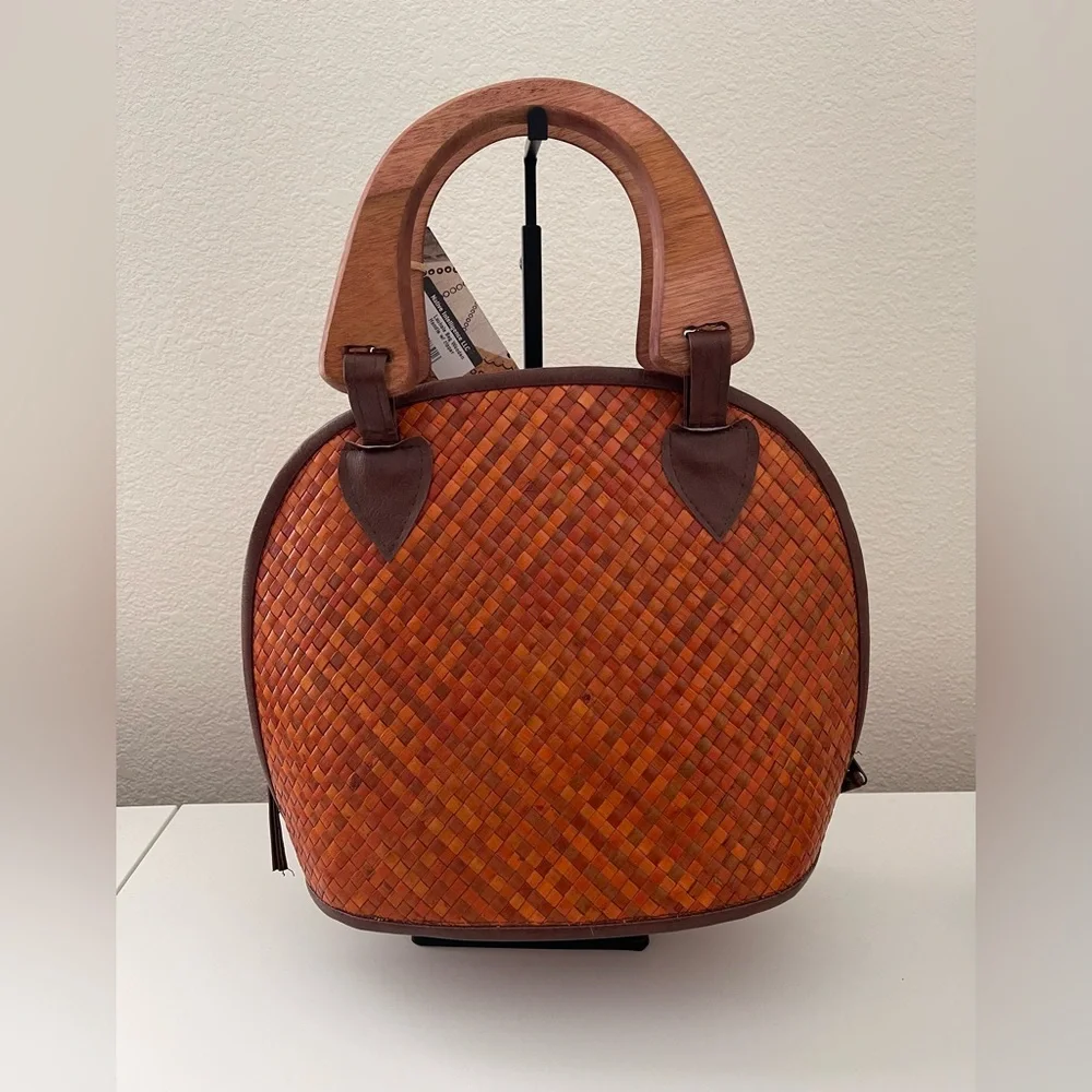 MAUI’S NATIVE INTELLIGENCE Lauhala Bag Wooden Handles with Double Zipper NWT - Picture 2 of 5